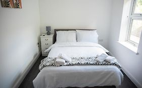 Amazing 1 Bedroom Apartment In Bedford